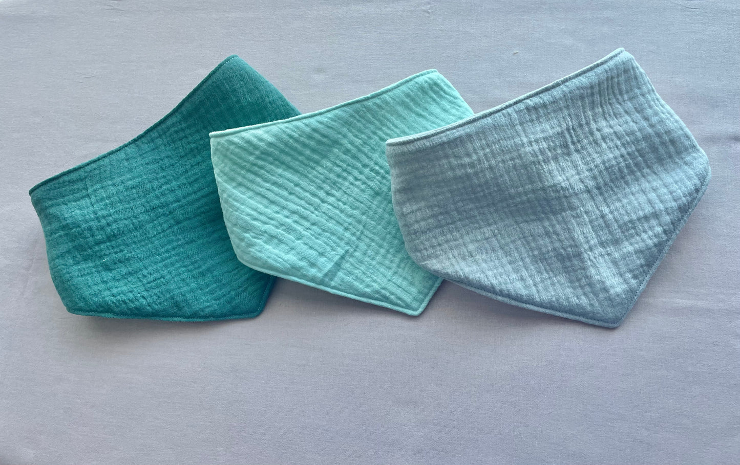 Lot de 3, 5, 7 ou 10 bavoirs en mousseline de coton biologique respectueux de l'environnement avec bandana imperméable à trois couches pour bébé