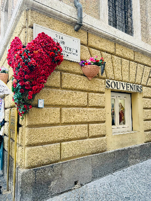 St. Peter’s Basilica and vibrant Trastevere streets captured in one day — blending Vatican grandeur with the colorful, lively charm of local Roman life.