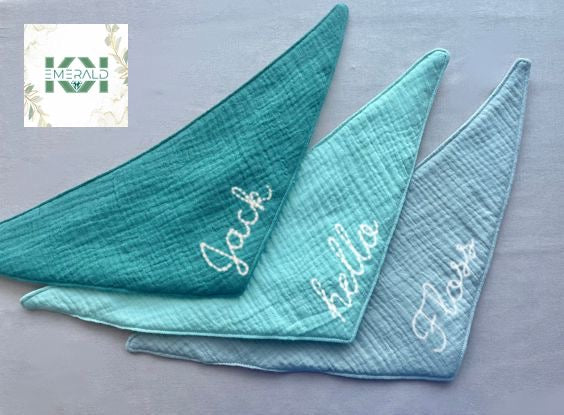Coffret cadeau couverture en eucalyptus Minky assortie à une peluche lapin et une doudou l Support pour pacifier I Lot de 3 bavoirs pour bébé I Tapis à langer Sac de voyage I Coffret cadeau Baby Shower dans une boîte