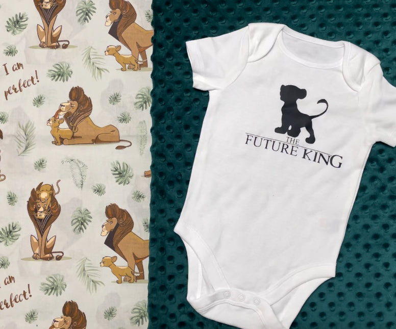 Coffret cadeau Body bébé Lion le futur roi avec couverture Minky assortie l Draps de lit imperméables Coffret cadeau baby shower en boîte