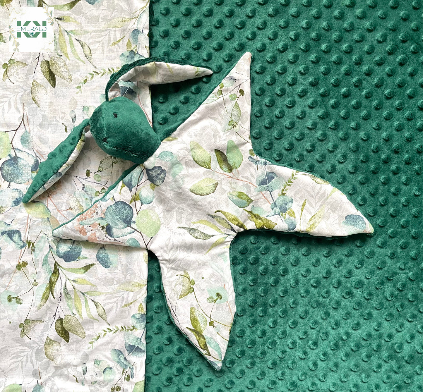 Coffret cadeau couverture en eucalyptus Minky assortie à une peluche lapin et une doudou l Support pour pacifier I Lot de 3 bavoirs pour bébé I Tapis à langer Sac de voyage I Coffret cadeau Baby Shower dans une boîte