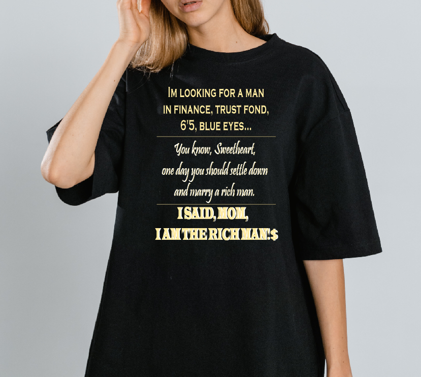 Je cherche un homme dans la finance... Chérie, tu devrais épouser un homme riche. Maman, je suis l'HOMME RICHE ! T-shirt tendance été 2024