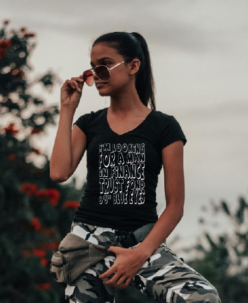Je recherche un homme dans la finance, de confiance, affectueux, 1m95, yeux bleus, T-shirt tendance été 2024