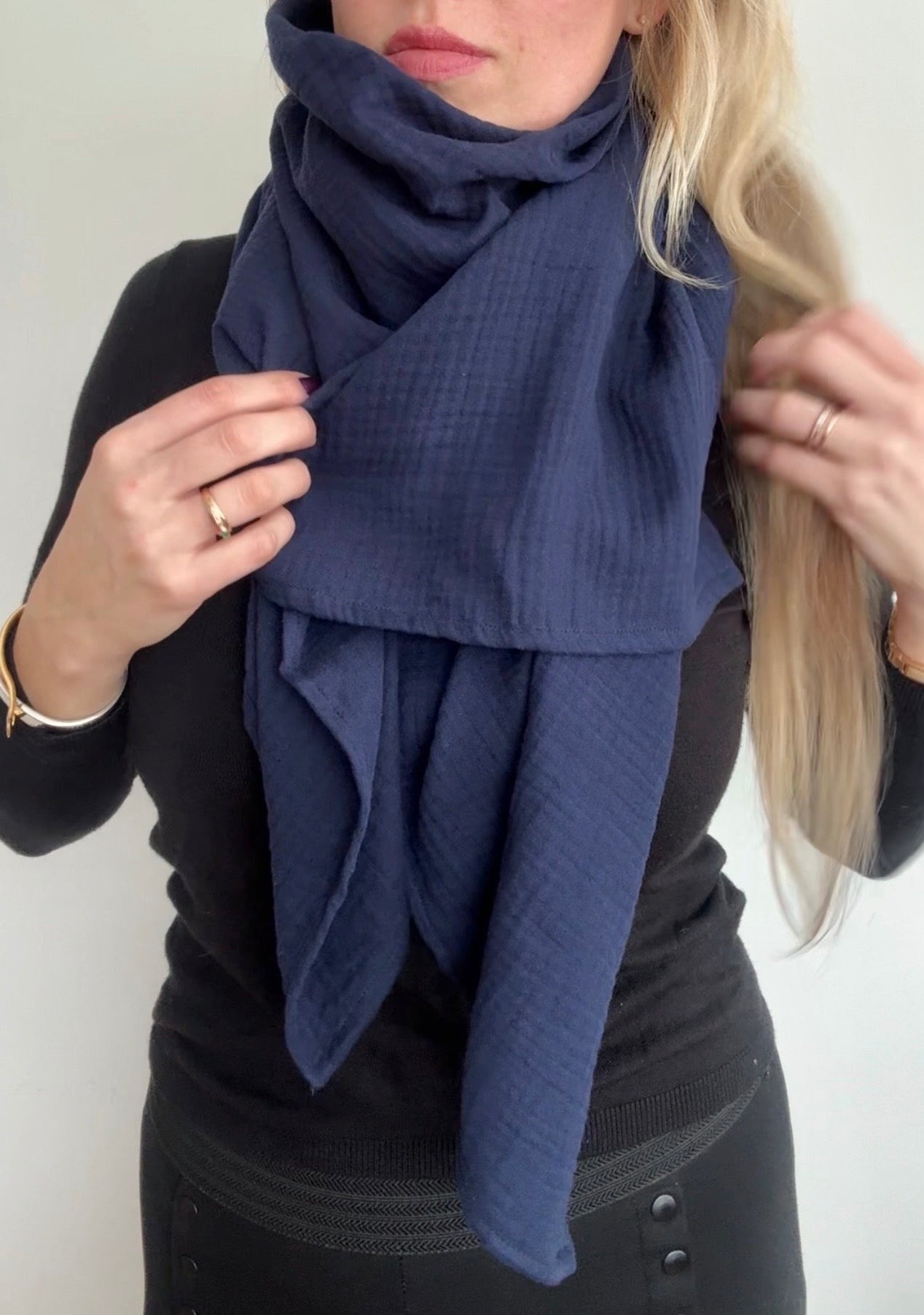 Tissu en mousseline de coton bleu marine