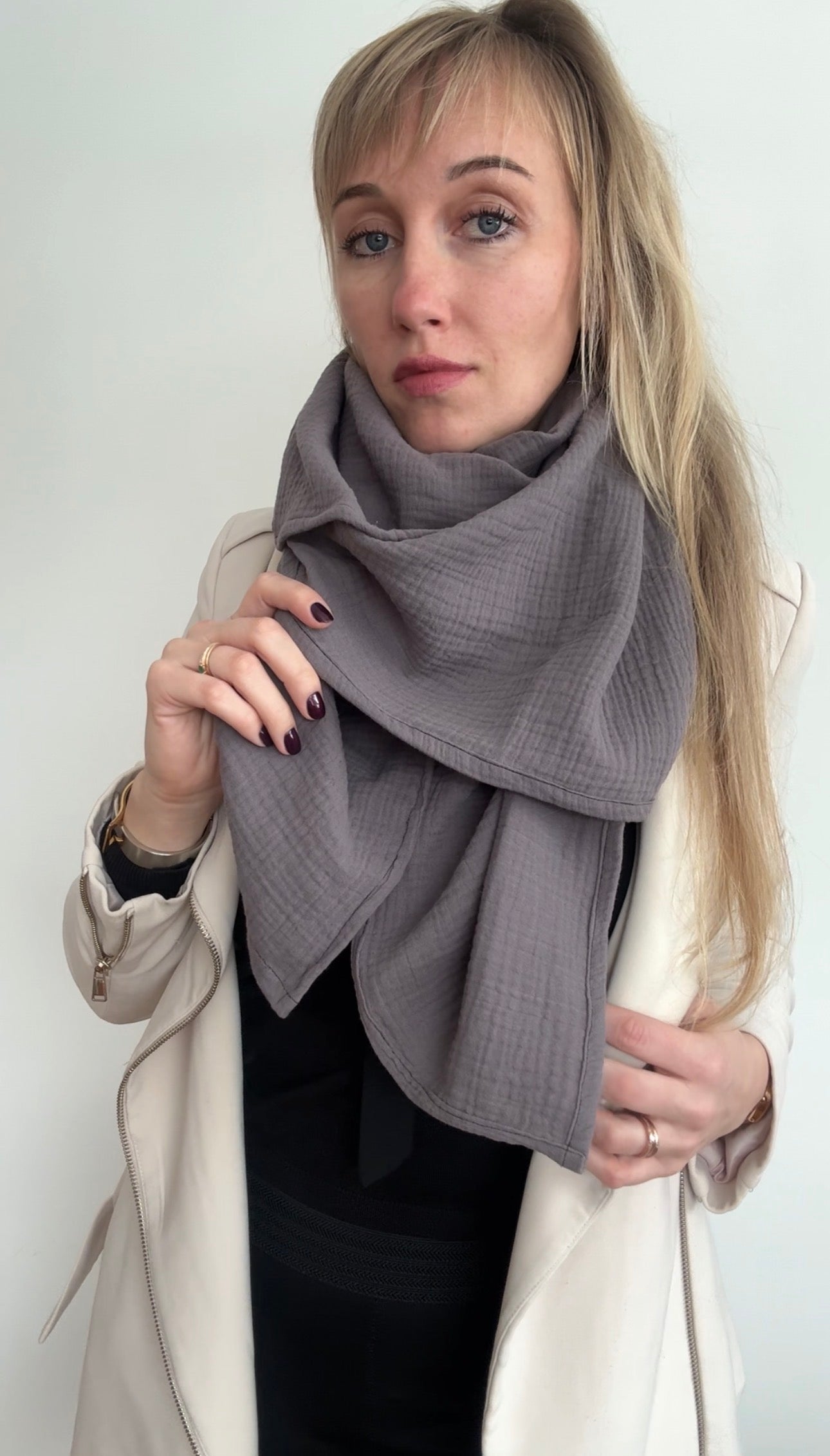 Tissu en mousseline de coton gris graphite