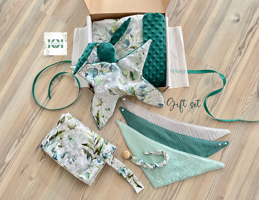 Coffret cadeau couverture en eucalyptus Minky assortie à une peluche lapin et une doudou l Support pour pacifier I Lot de 3 bavoirs pour bébé I Tapis à langer Sac de voyage I Coffret cadeau Baby Shower dans une boîte